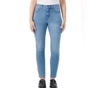NWT Kirkland women's signature skinny Jeans light blue